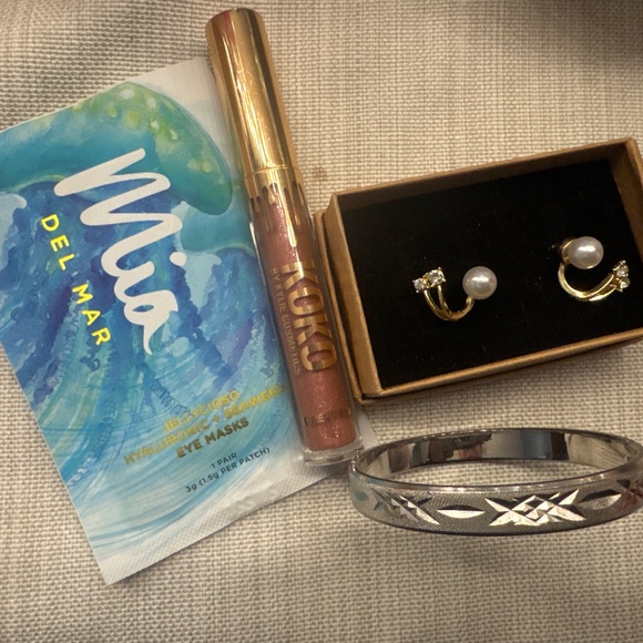 4PC BUNDLE OF JEWELRY/SKINCARE/MAKEUP - Picture 1 of 4